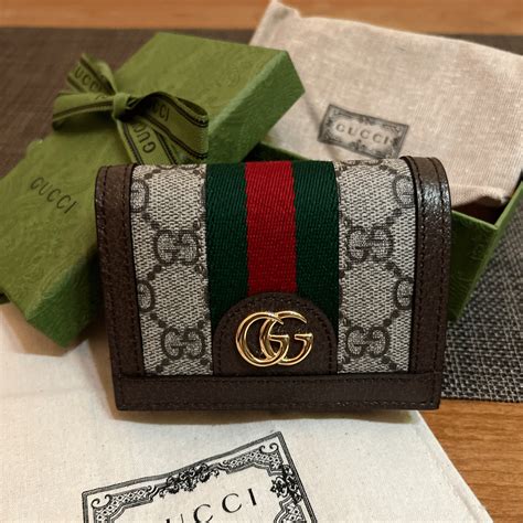 網上選購Gucci 銀包 .